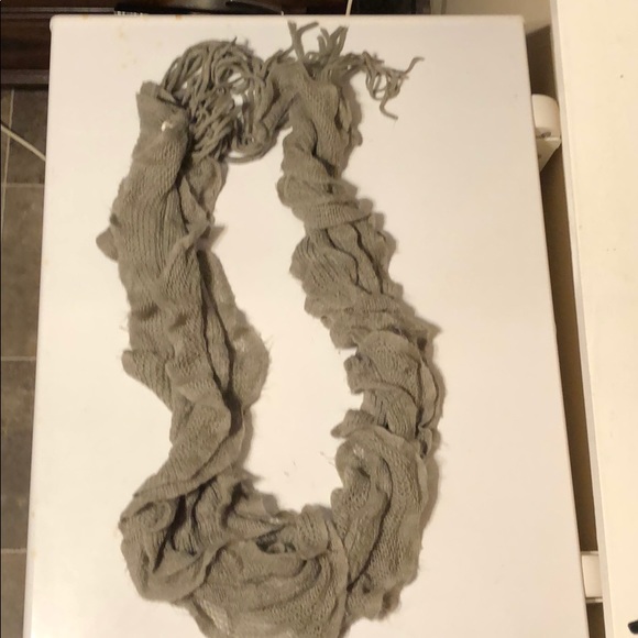 Winter time ruffle scarf - Picture 1 of 1